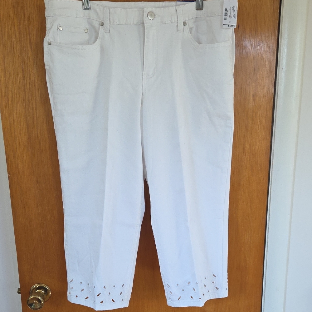 Christoper And Banks White Capris Jeans